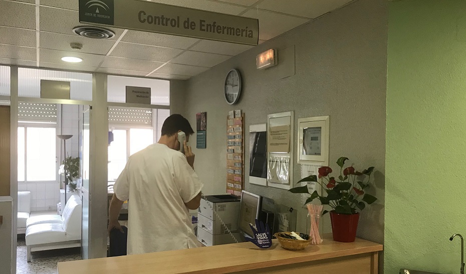 Sanitario en un centro hospitalario andaluz.
